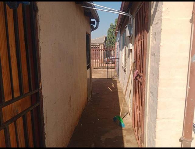 8 BEDROOM HOUSE FOR SALE IN ROODEKOP